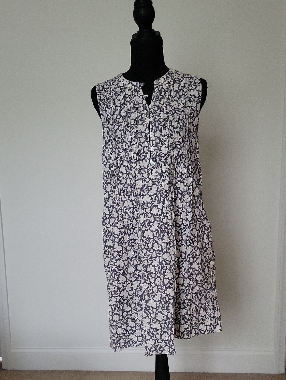 Faherty Isha Pintuck Mini Dress in Nusa Floral Gray/Cream - Size S